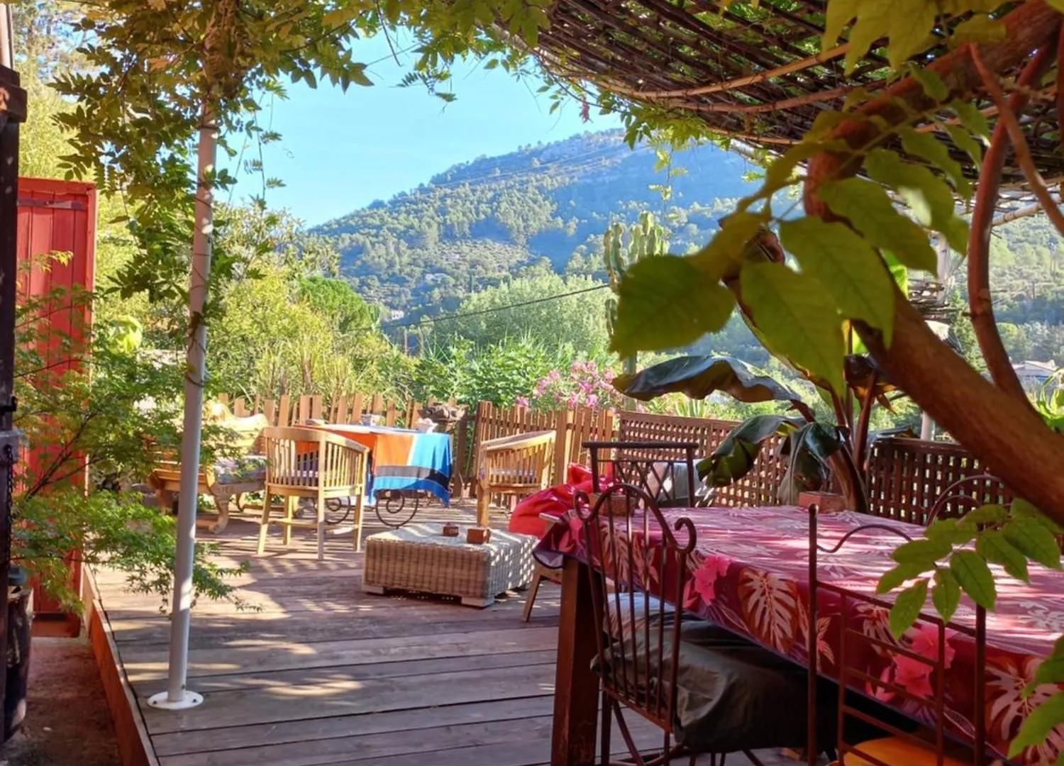 Un Coin D'Asie En Provence Belgentier